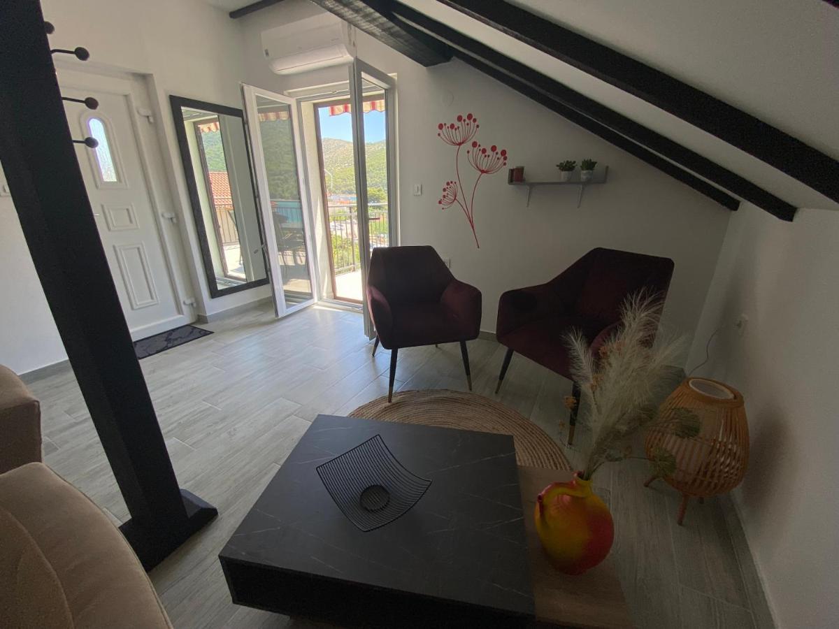 Apartmani Grebastica Apartment
