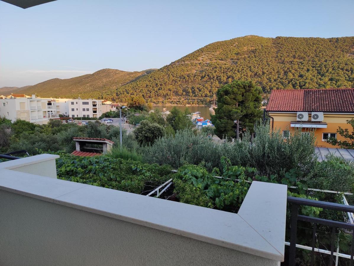 Apartmani Grebastica *