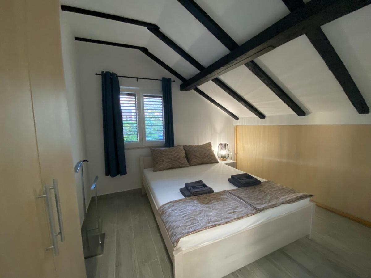 Apartmani Grebastica Apartment *